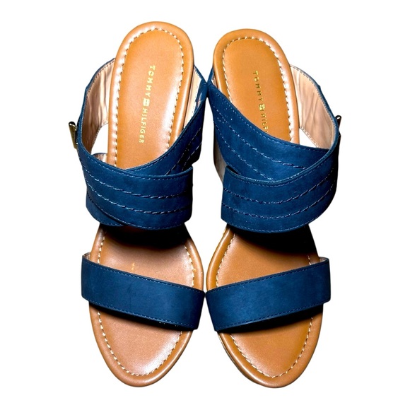 TOMMY HILFIGER Women's Navy Blue Wedge Sandals with Gold Hardware Size 9 - Picture 1 of 11